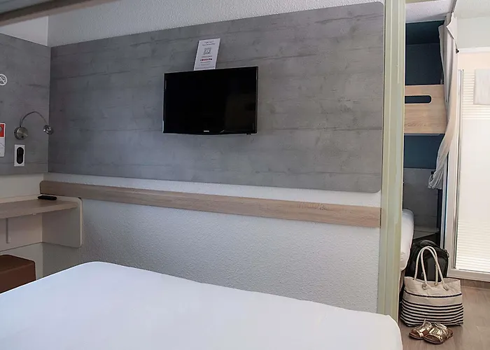 Ibis Budget Les Docks Hotel 2*