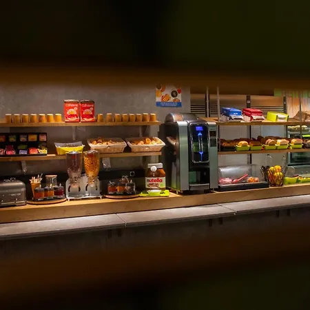 Hotel Ibis Budget Les Docks 2*