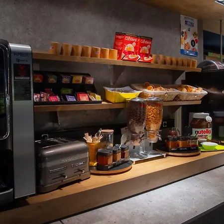 Ibis Budget Les Docks 2*