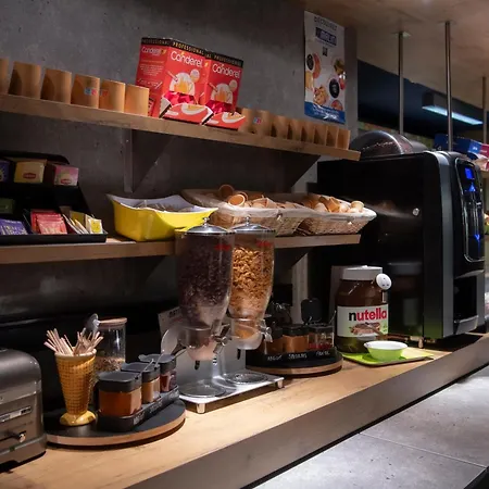 Ibis Budget Les Docks Hotell 2*