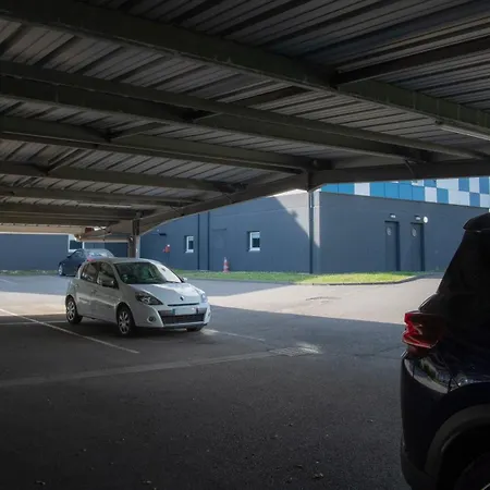 Ibis Budget Les Docks 2*