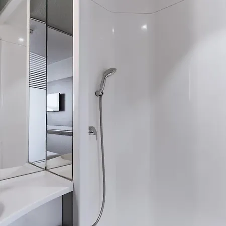 ホテル Ibis Budget Les Docks 2*