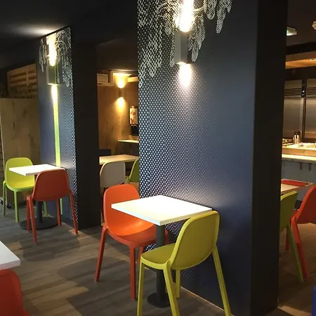 Ibis Budget Les Docks Otel