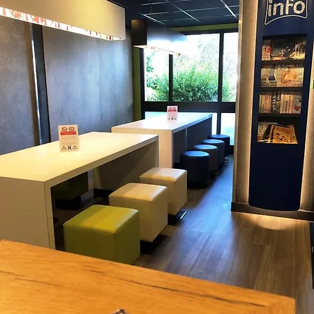 Ibis Budget Les Docks 2*