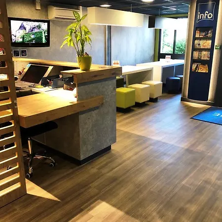 Ibis Budget Les Docks מלון