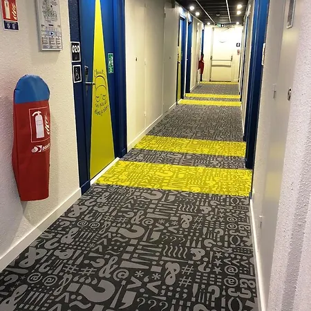 Ibis Budget Les Docks 2*