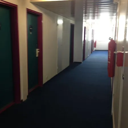 Ibis Budget Les Docks 2*