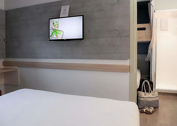 Hotel Ibis Budget Les Docks 2*