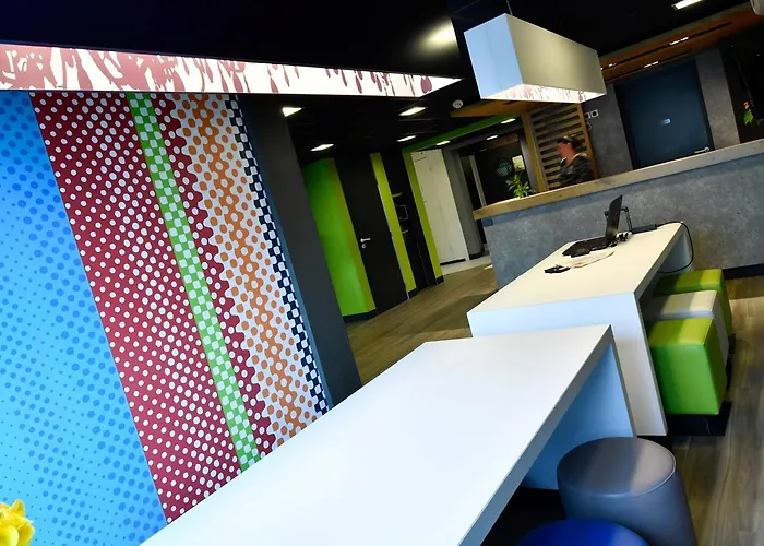 Hotel Ibis Budget Les Docks 2*