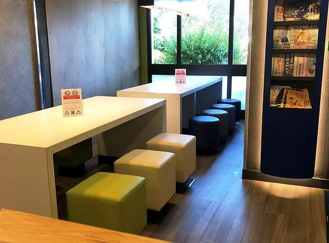 Ibis Budget Les Docks 2*